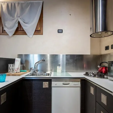 Ai Piedi Del Castello / 4Pl / Apt. Full Verona Exterior foto
