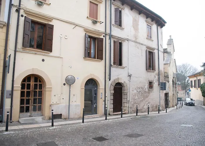 Ai Piedi Del Castello / 4Pl / Apt. Full